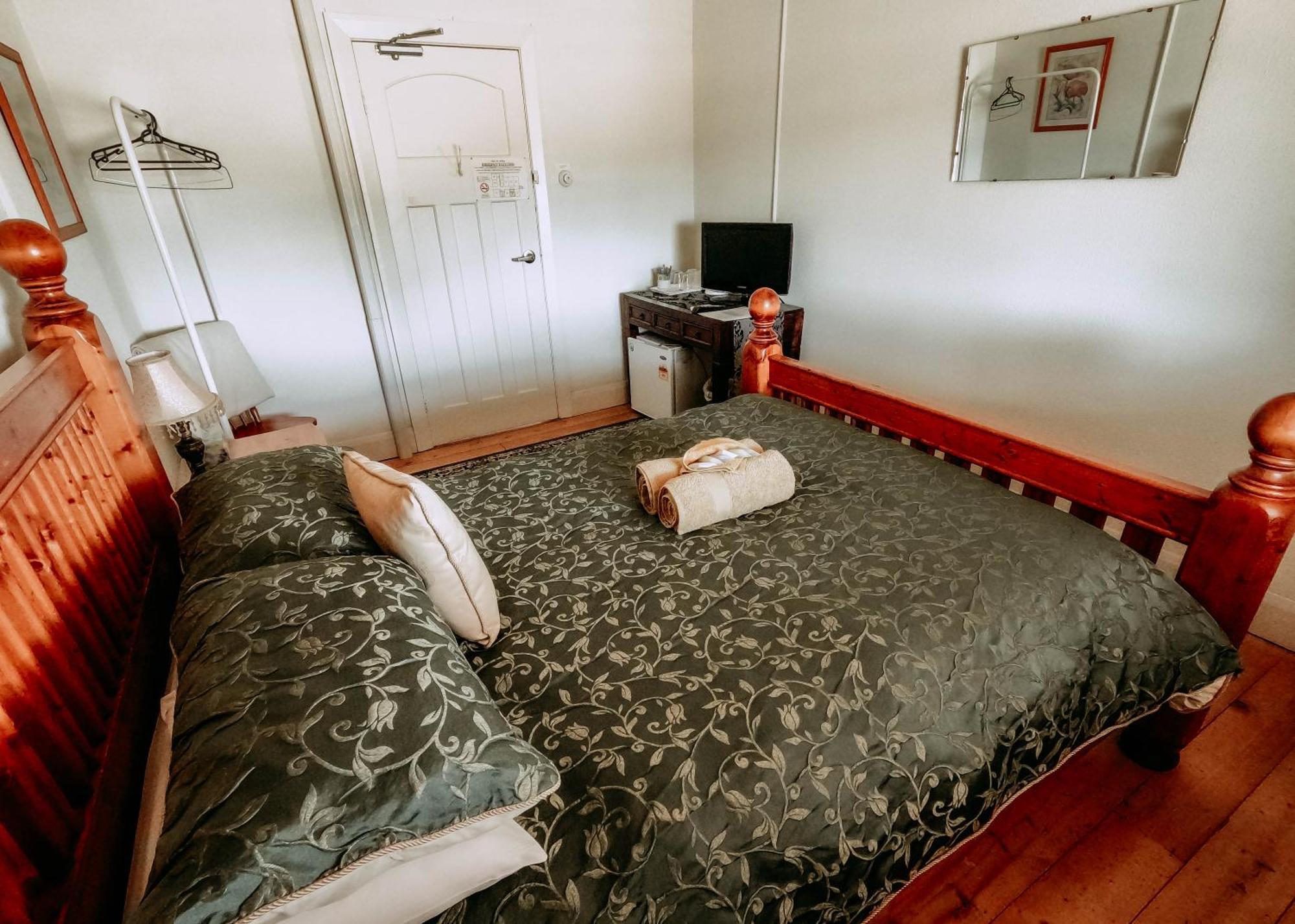 Vale Of Avoca Hotel Charlton Buitenkant foto