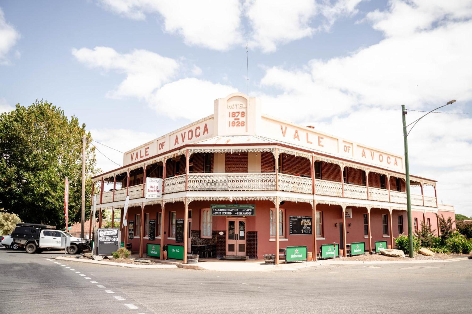 Vale Of Avoca Hotel Charlton Buitenkant foto