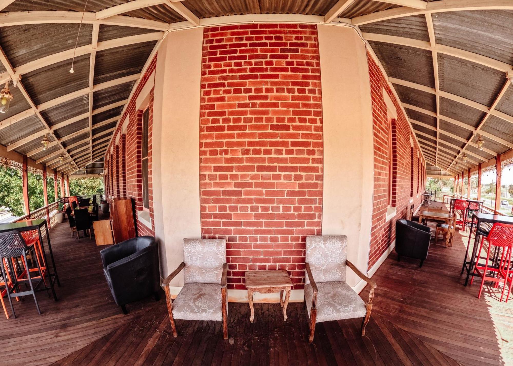 Vale Of Avoca Hotel Charlton Buitenkant foto